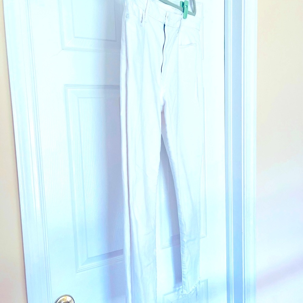 Ladies JOE’S white straight leg Jeans, size 30 very good condition!!